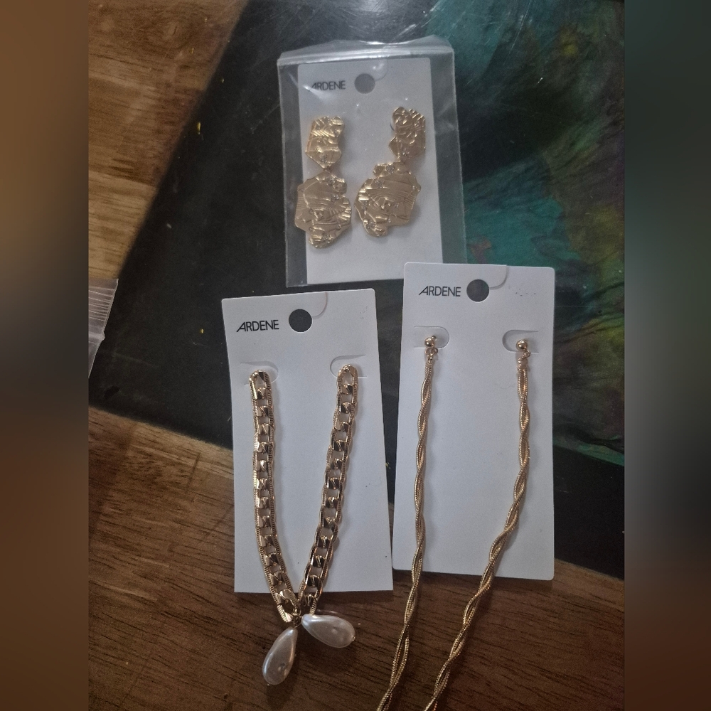 Ardene Gold Earrings and Necklace Set